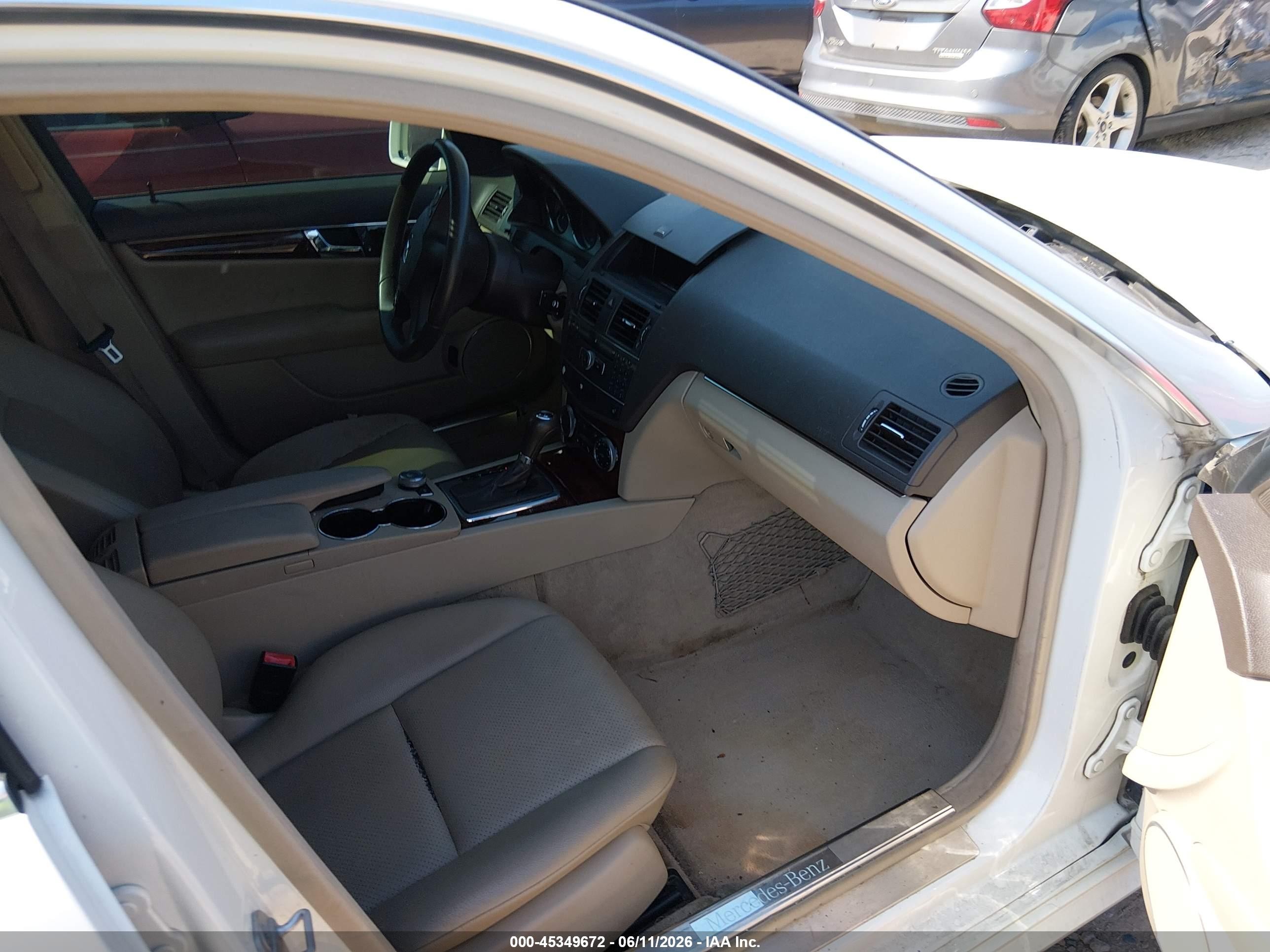 2011 Mercedes-benz C 300 Sport White vin: WDDGF5EB8BA435162