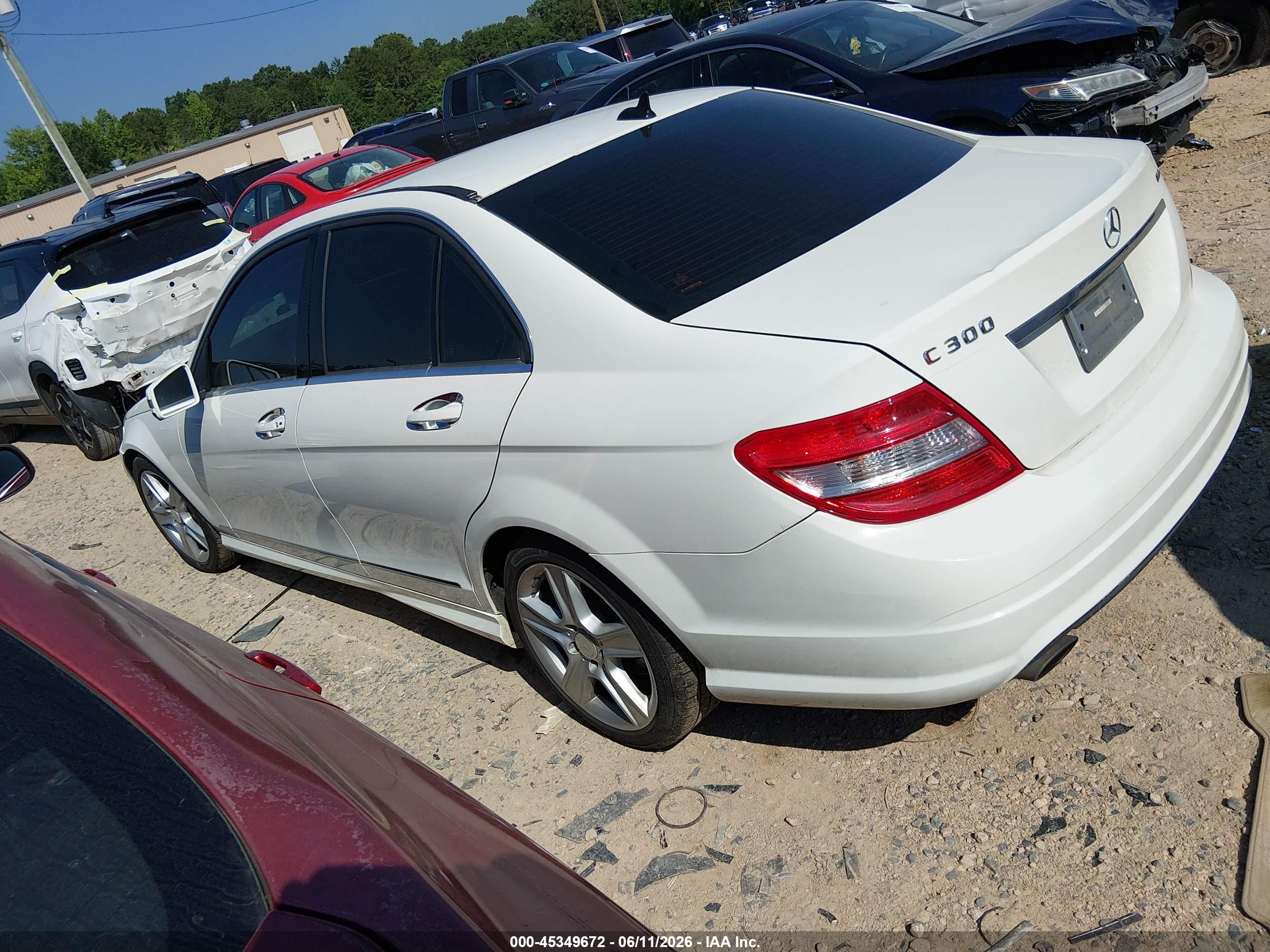 2011 Mercedes-benz C 300 Sport White vin: WDDGF5EB8BA435162