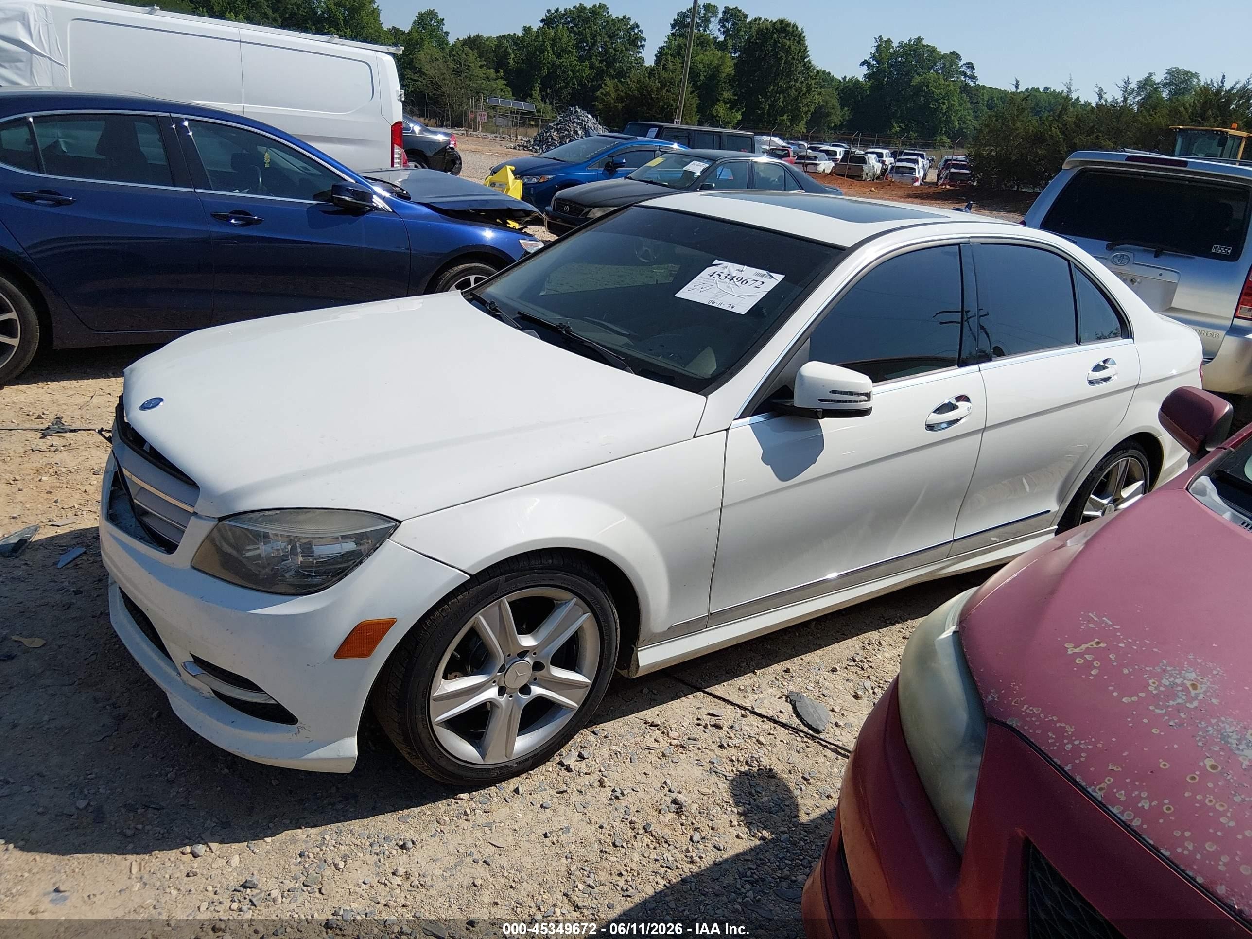 2011 Mercedes-benz C 300 Sport White vin: WDDGF5EB8BA435162