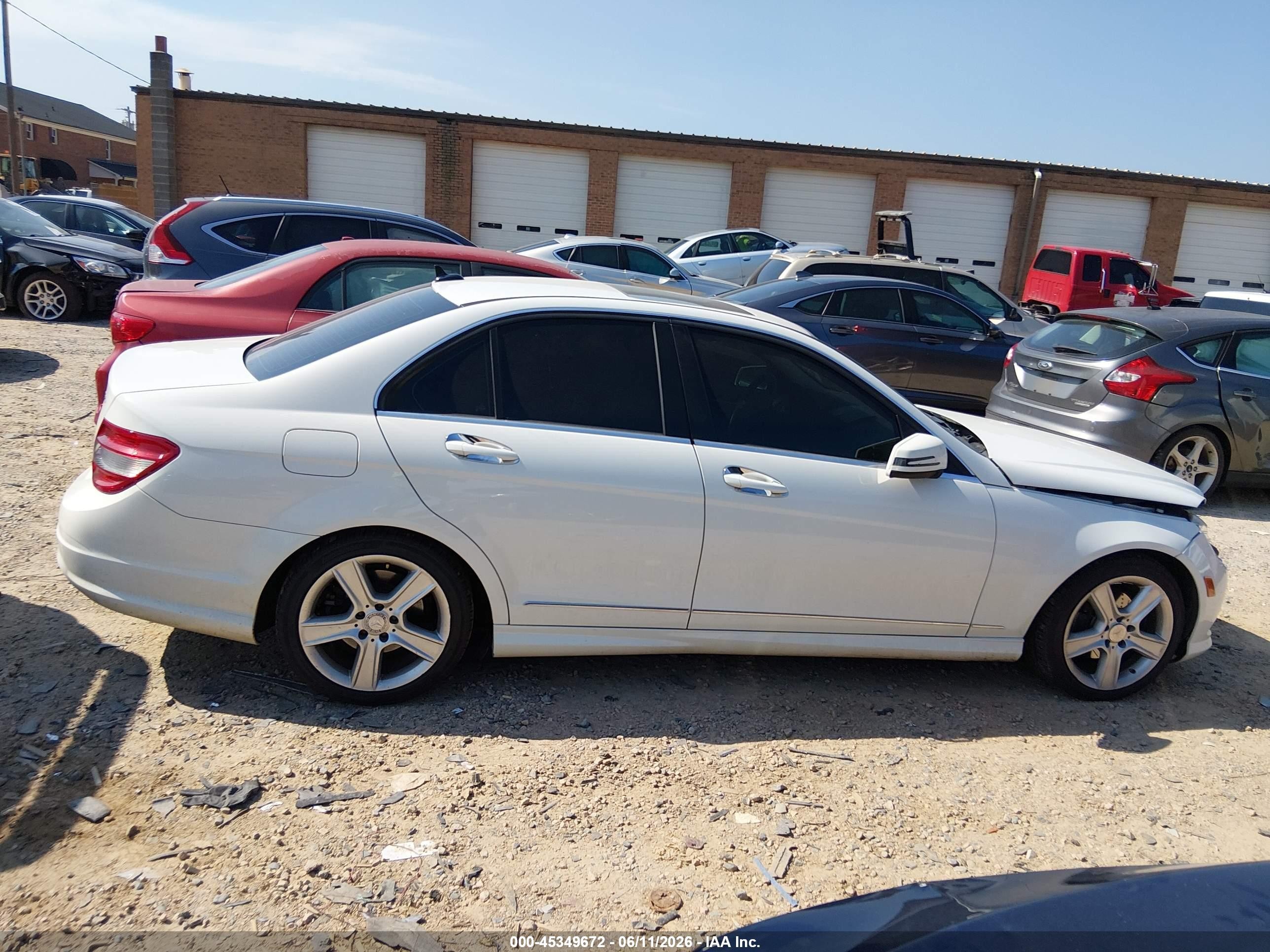 2011 Mercedes-benz C 300 Sport White vin: WDDGF5EB8BA435162