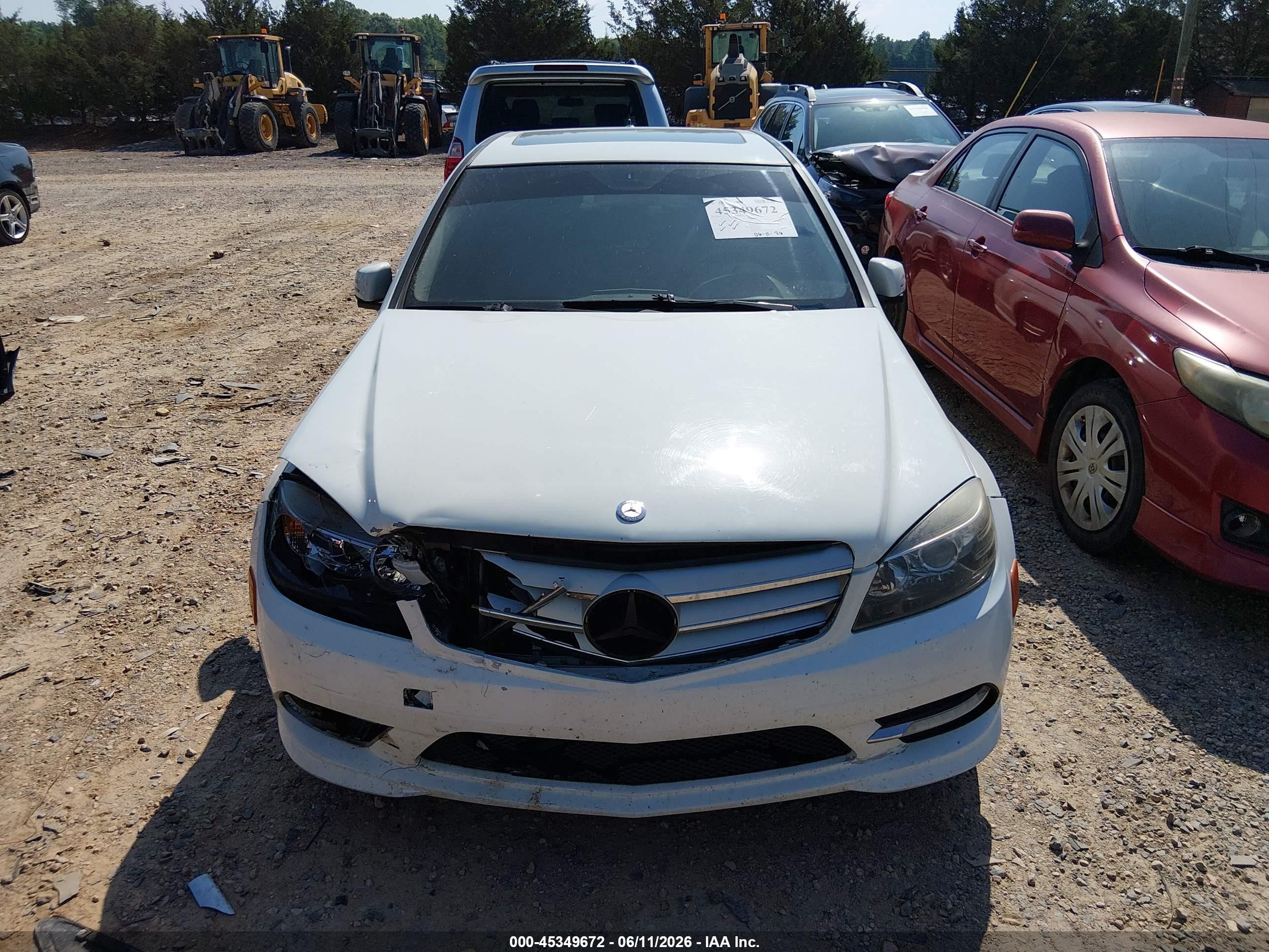 2011 Mercedes-benz C 300 Sport White vin: WDDGF5EB8BA435162