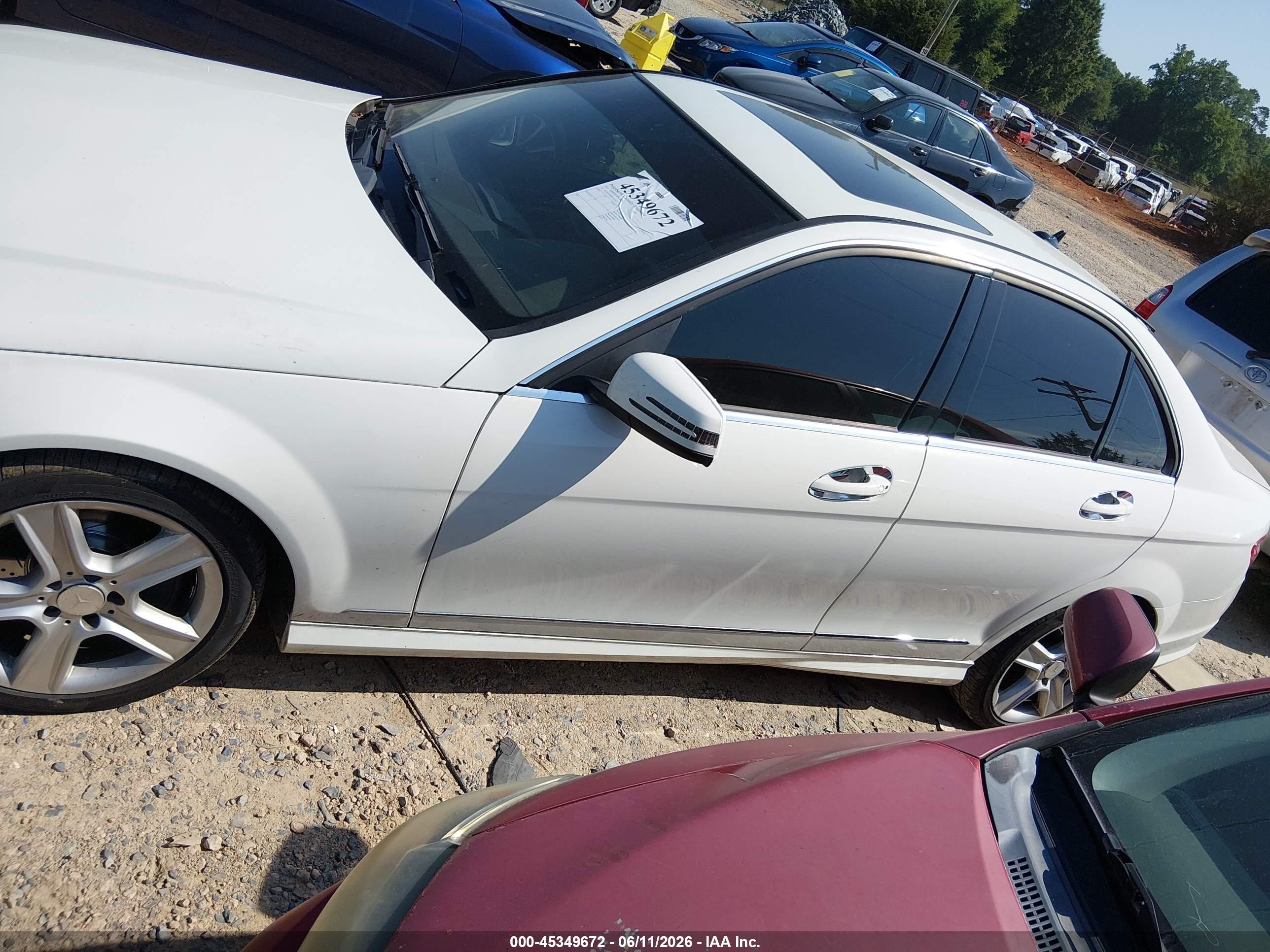 2011 Mercedes-benz C 300 Sport White vin: WDDGF5EB8BA435162