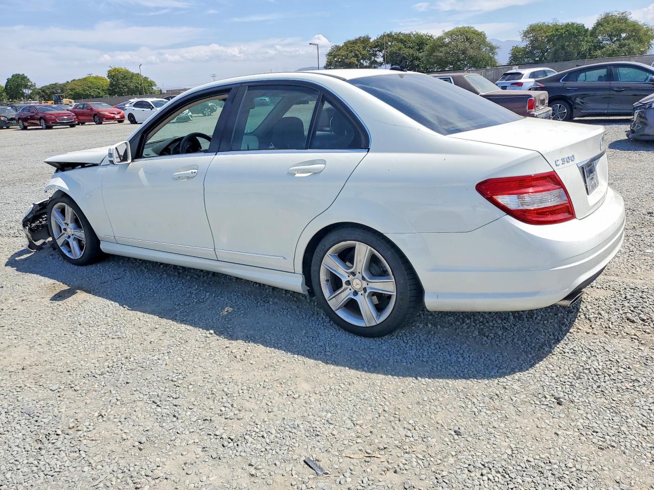 2011 Mercedes-benz C 300 Белый vin: WDDGF5EB8BA476763