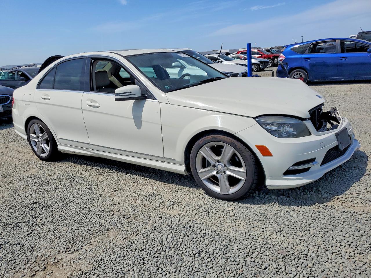 2011 Mercedes-benz C 300 Белый vin: WDDGF5EB8BA476763