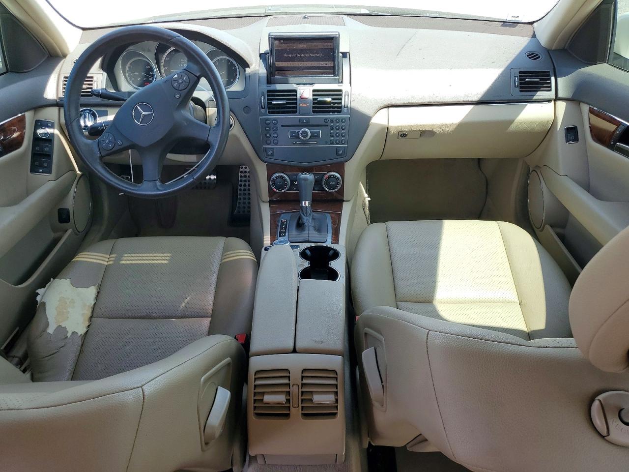 2011 Mercedes-benz C 300 Белый vin: WDDGF5EB8BA476763