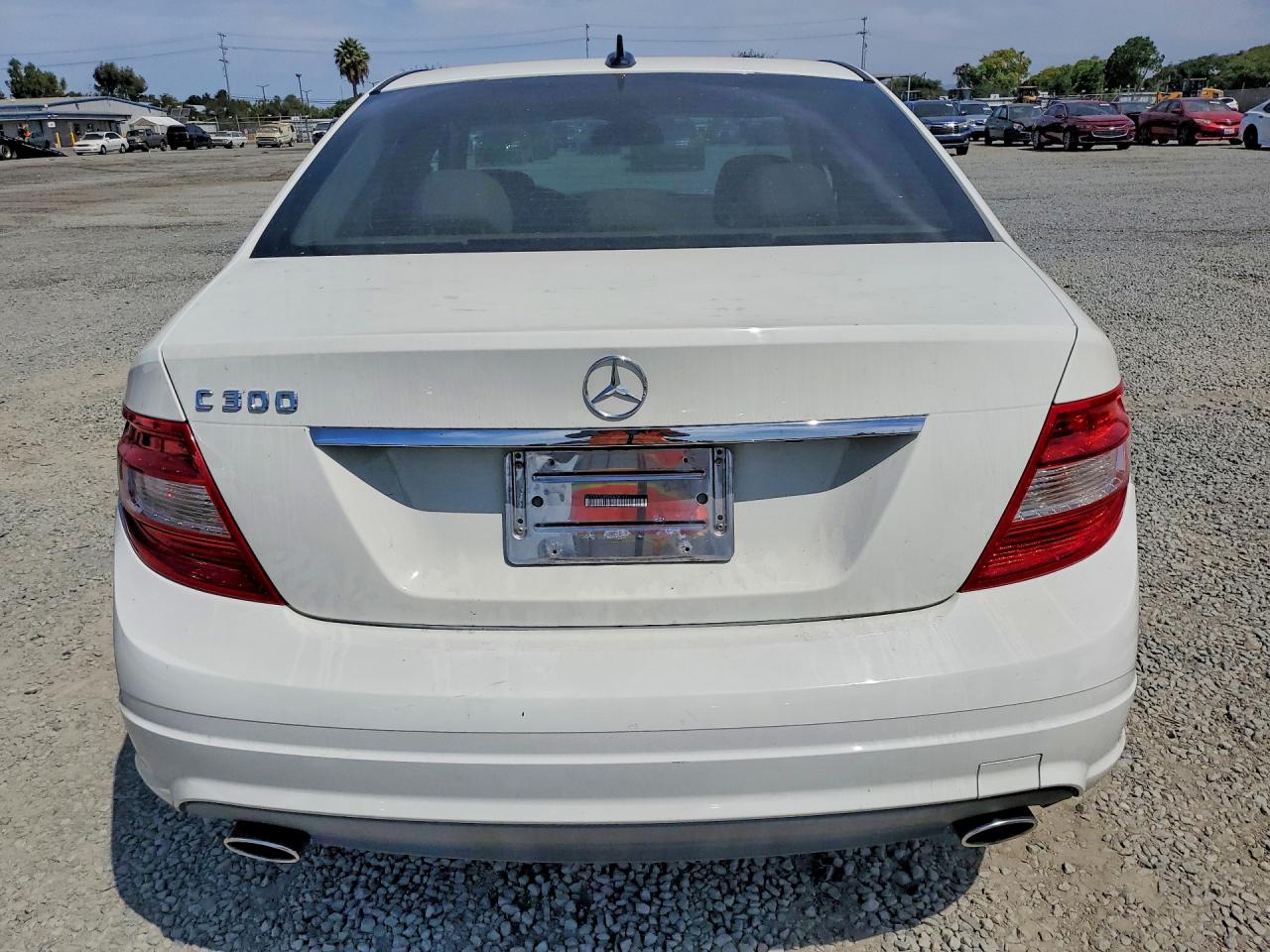 2011 Mercedes-benz C 300 Белый vin: WDDGF5EB8BA476763