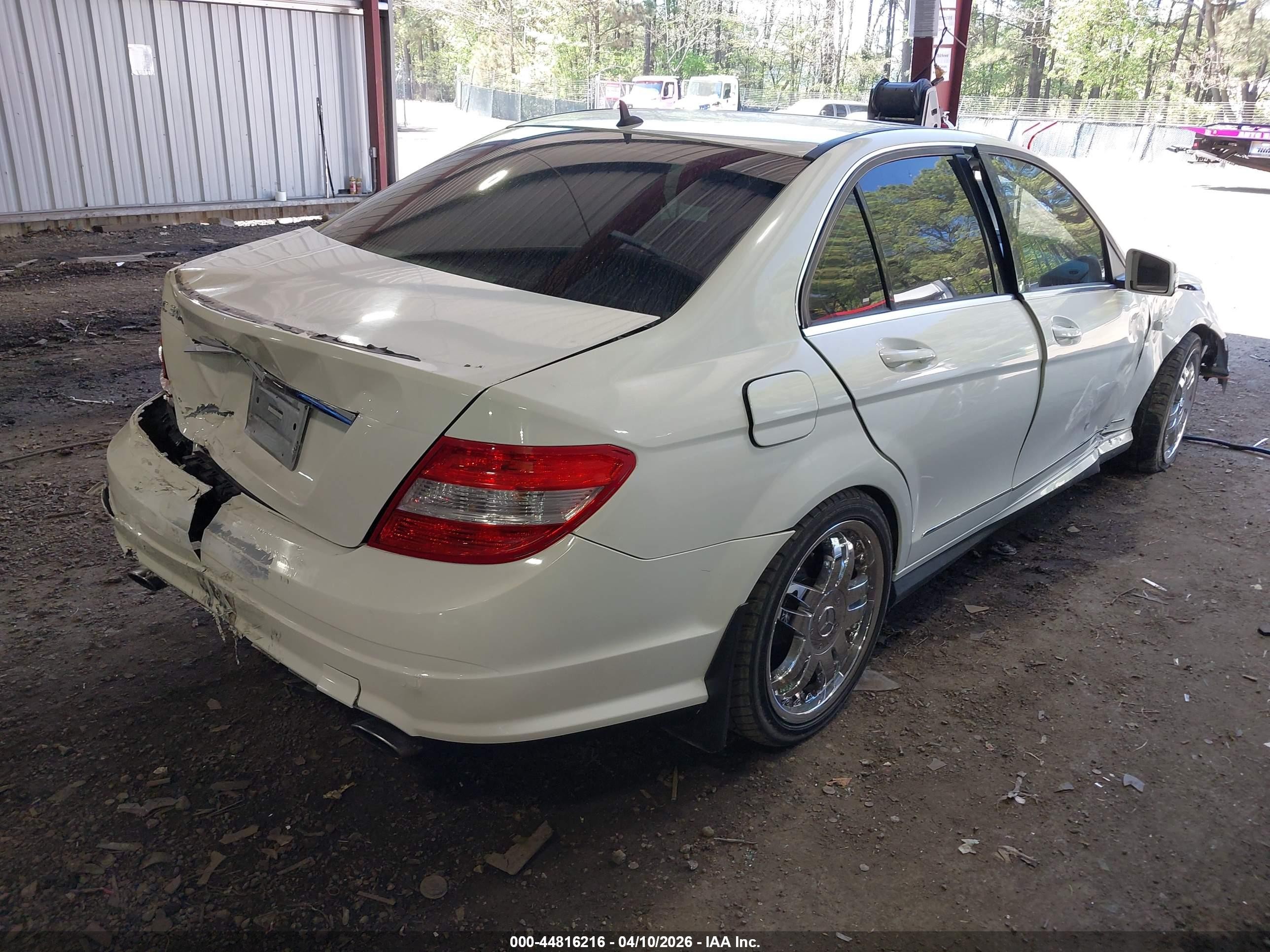 2011 Mercedes-benz C 300 Sport White vin: WDDGF5EB8BA522334