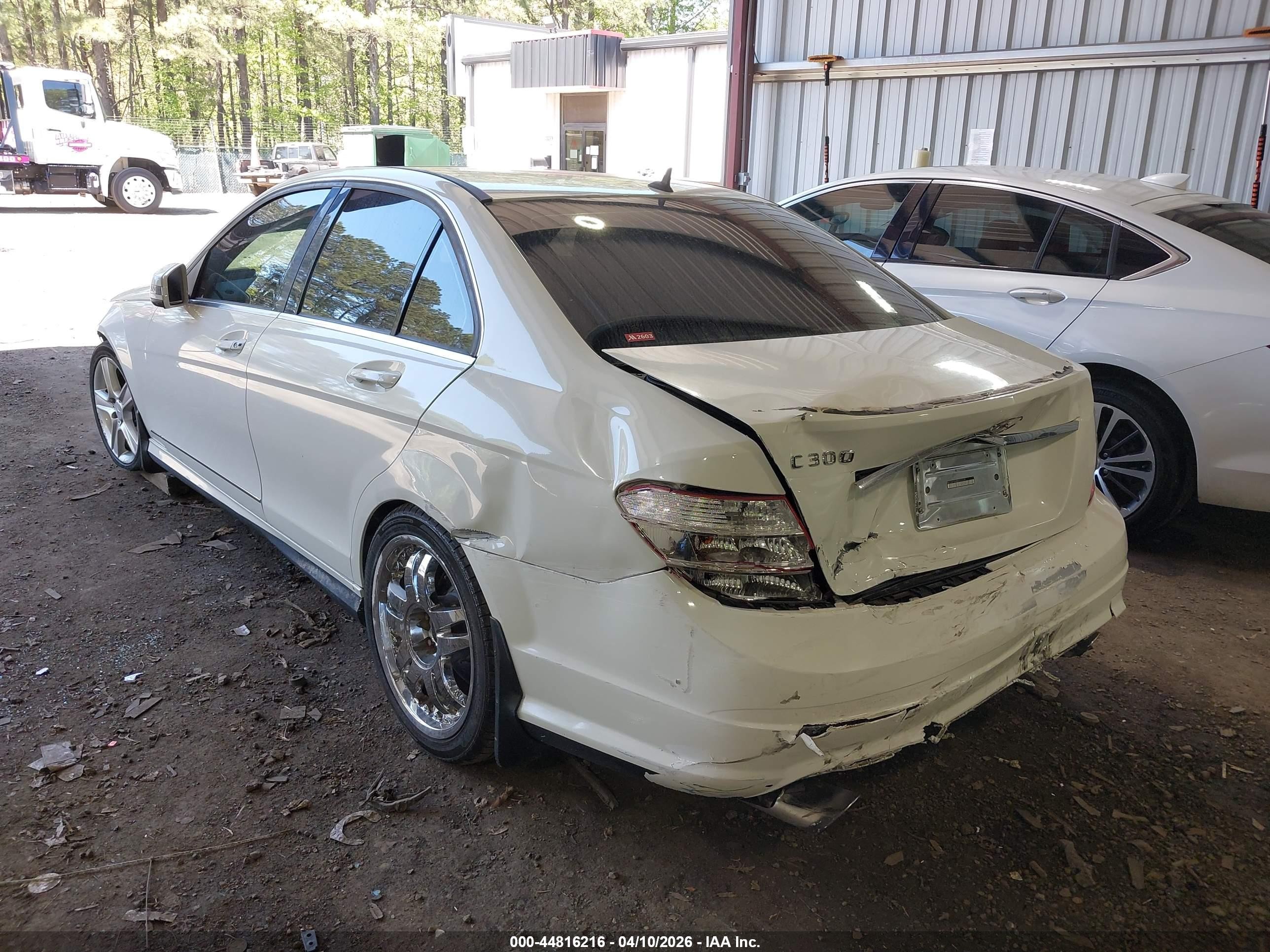 2011 Mercedes-benz C 300 Sport White vin: WDDGF5EB8BA522334
