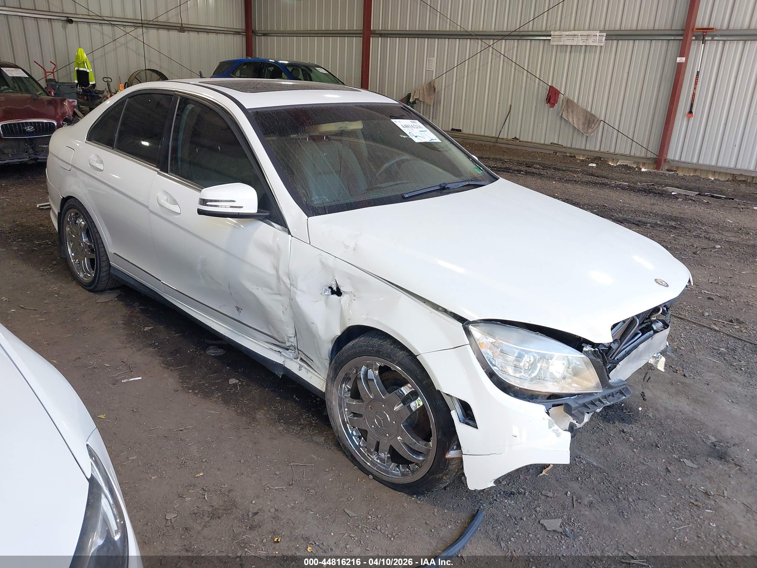 2011 Mercedes-benz C 300 Sport White vin: WDDGF5EB8BA522334