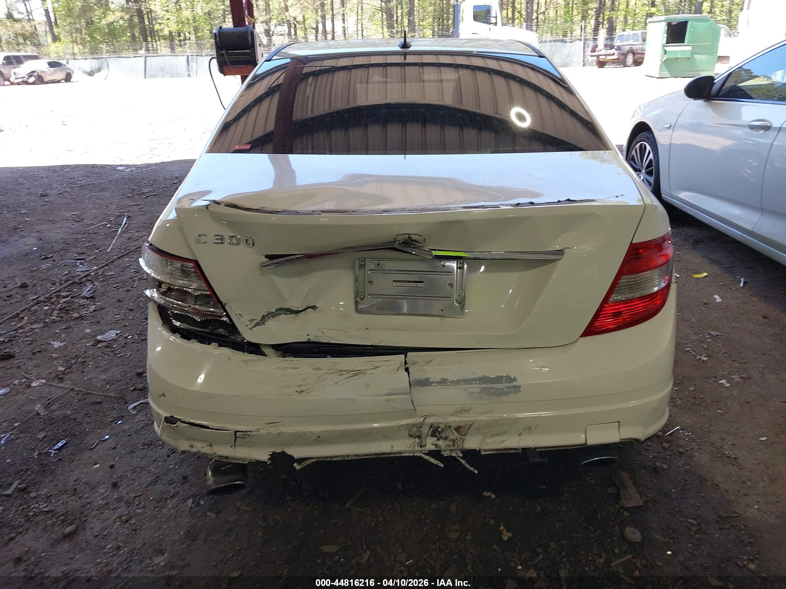 2011 Mercedes-benz C 300 Sport White vin: WDDGF5EB8BA522334
