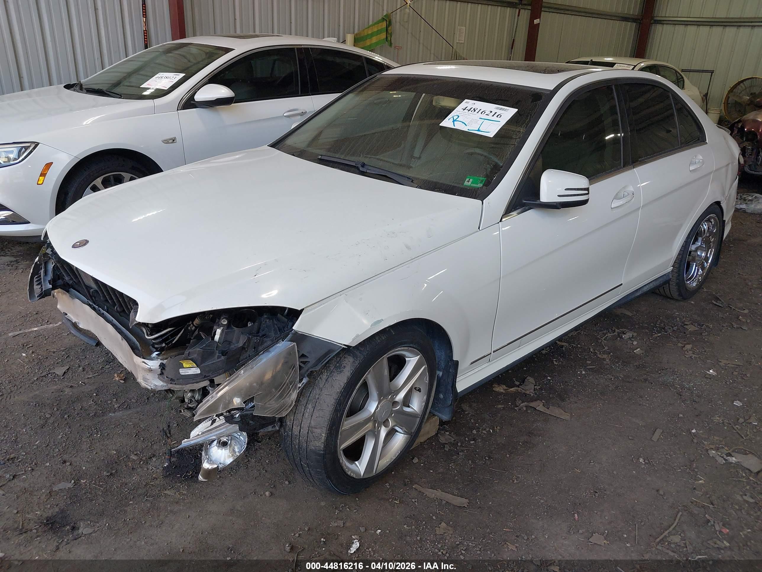 2011 Mercedes-benz C 300 Sport White vin: WDDGF5EB8BA522334