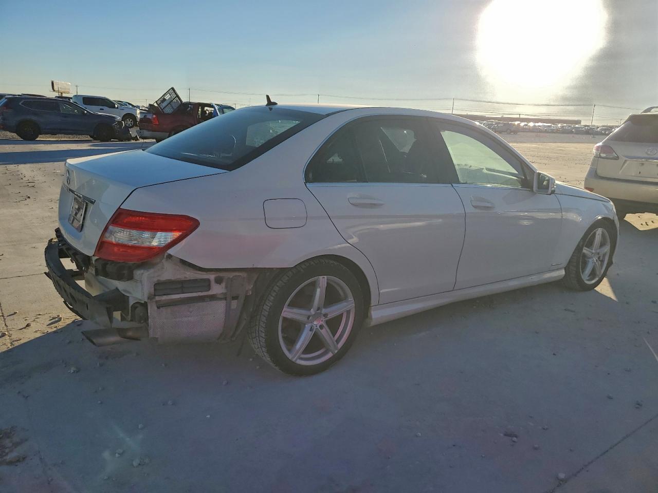 2011 Mercedes-benz C 300 Белый vin: WDDGF5EB8BR133789