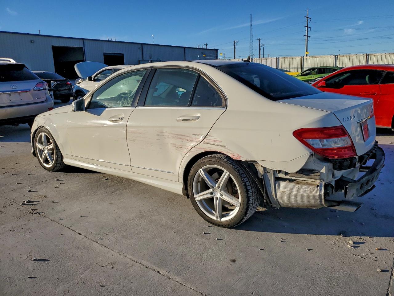 2011 Mercedes-benz C 300 Белый vin: WDDGF5EB8BR133789