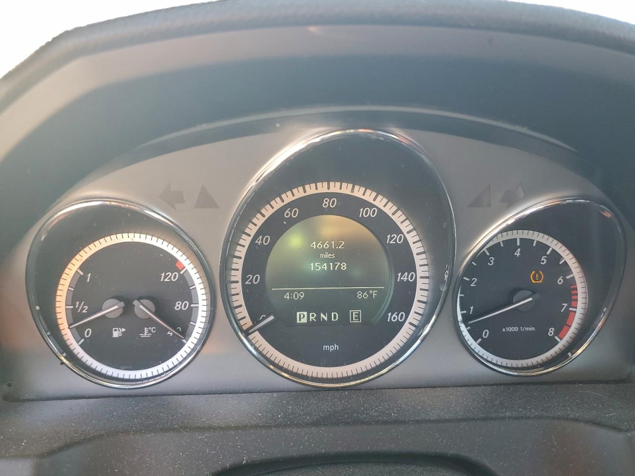 2011 Mercedes-benz C 300 Белый vin: WDDGF5EB8BR133789