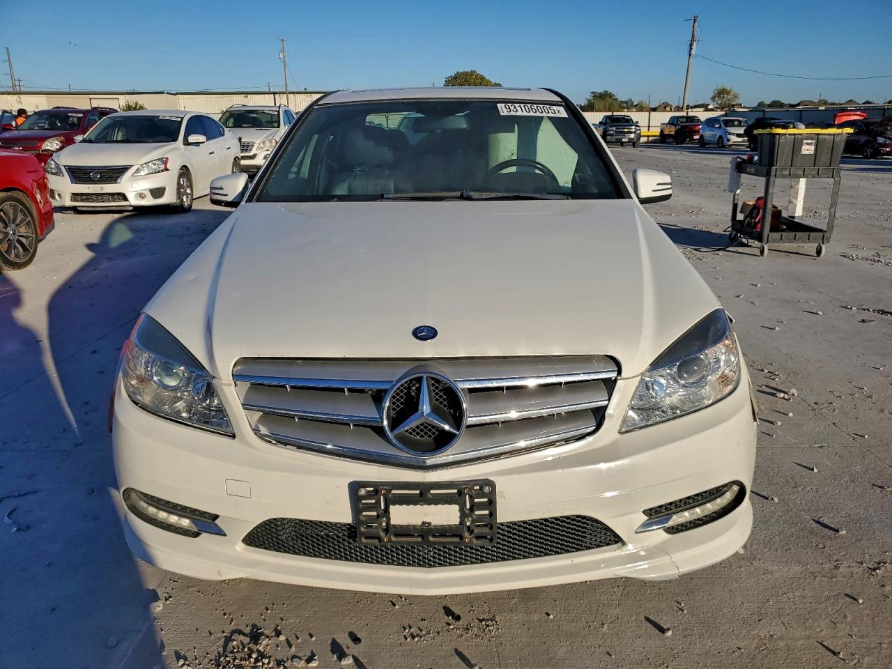2011 Mercedes-benz C 300 Белый vin: WDDGF5EB8BR133789