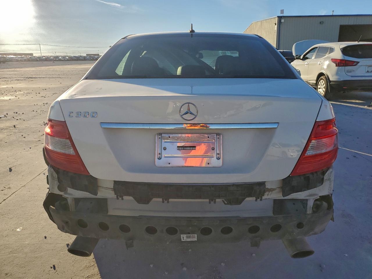 2011 Mercedes-benz C 300 Белый vin: WDDGF5EB8BR133789