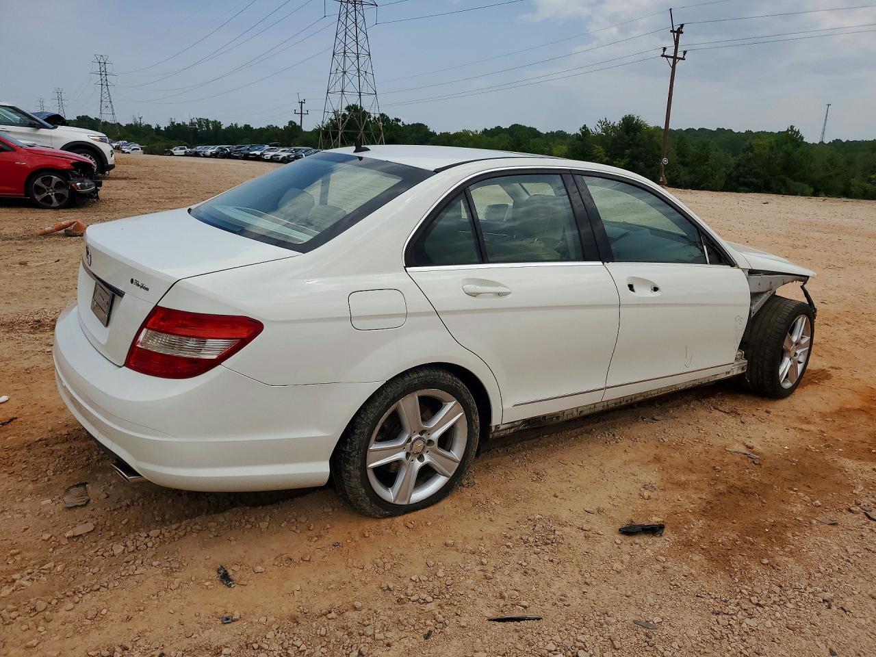 2011 Mercedes-benz C 300 White vin: WDDGF5EB8BR135543