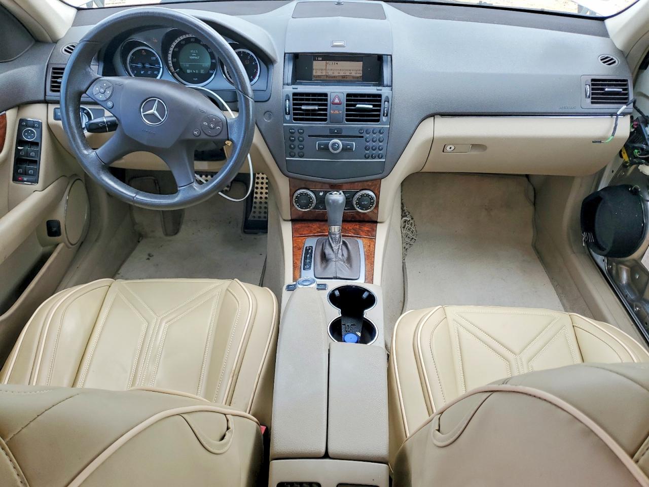 2011 Mercedes-benz C 300 White vin: WDDGF5EB8BR135543