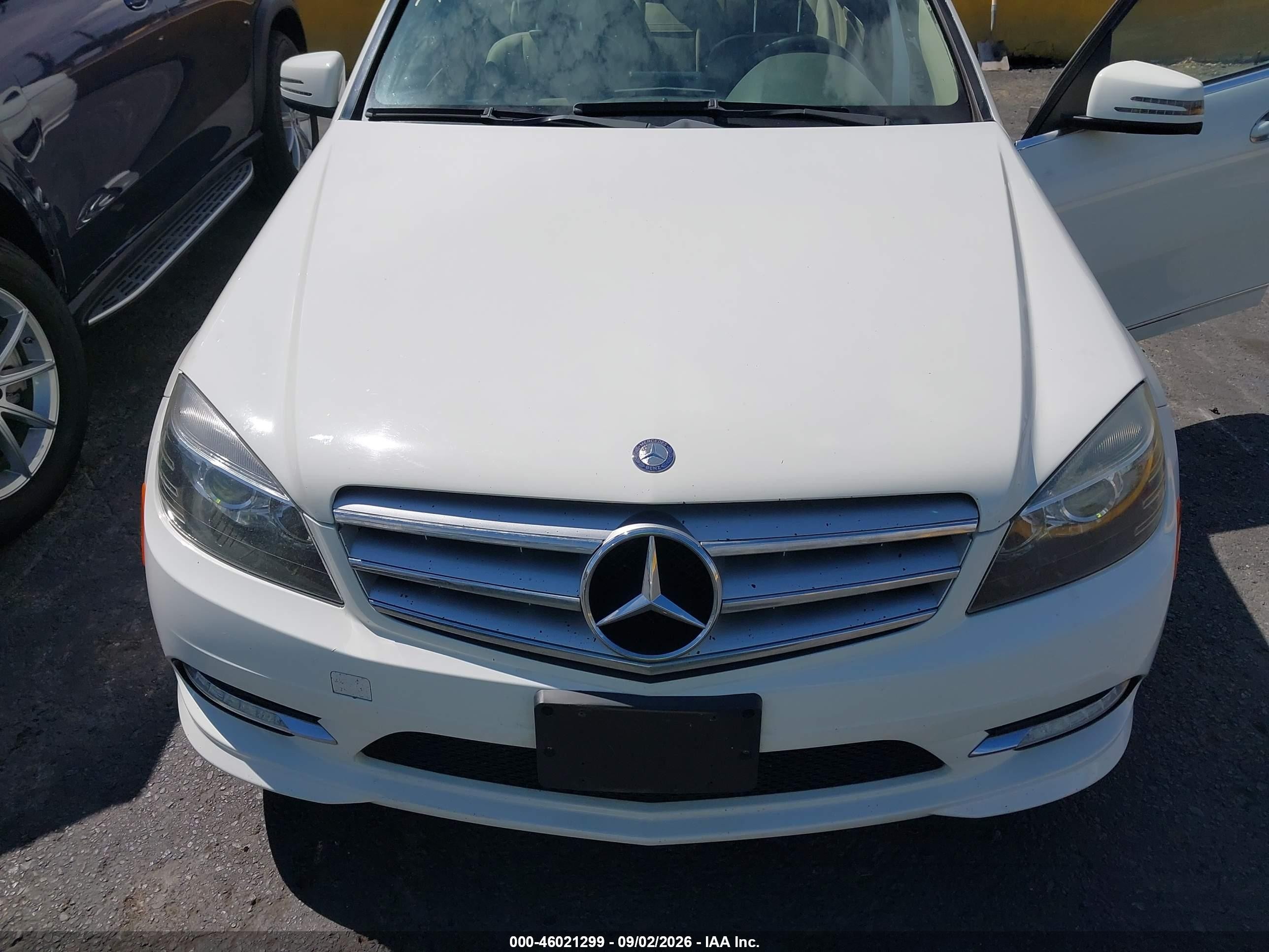 2011 Mercedes-benz C 300 Sport Белый vin: WDDGF5EB8BR137227