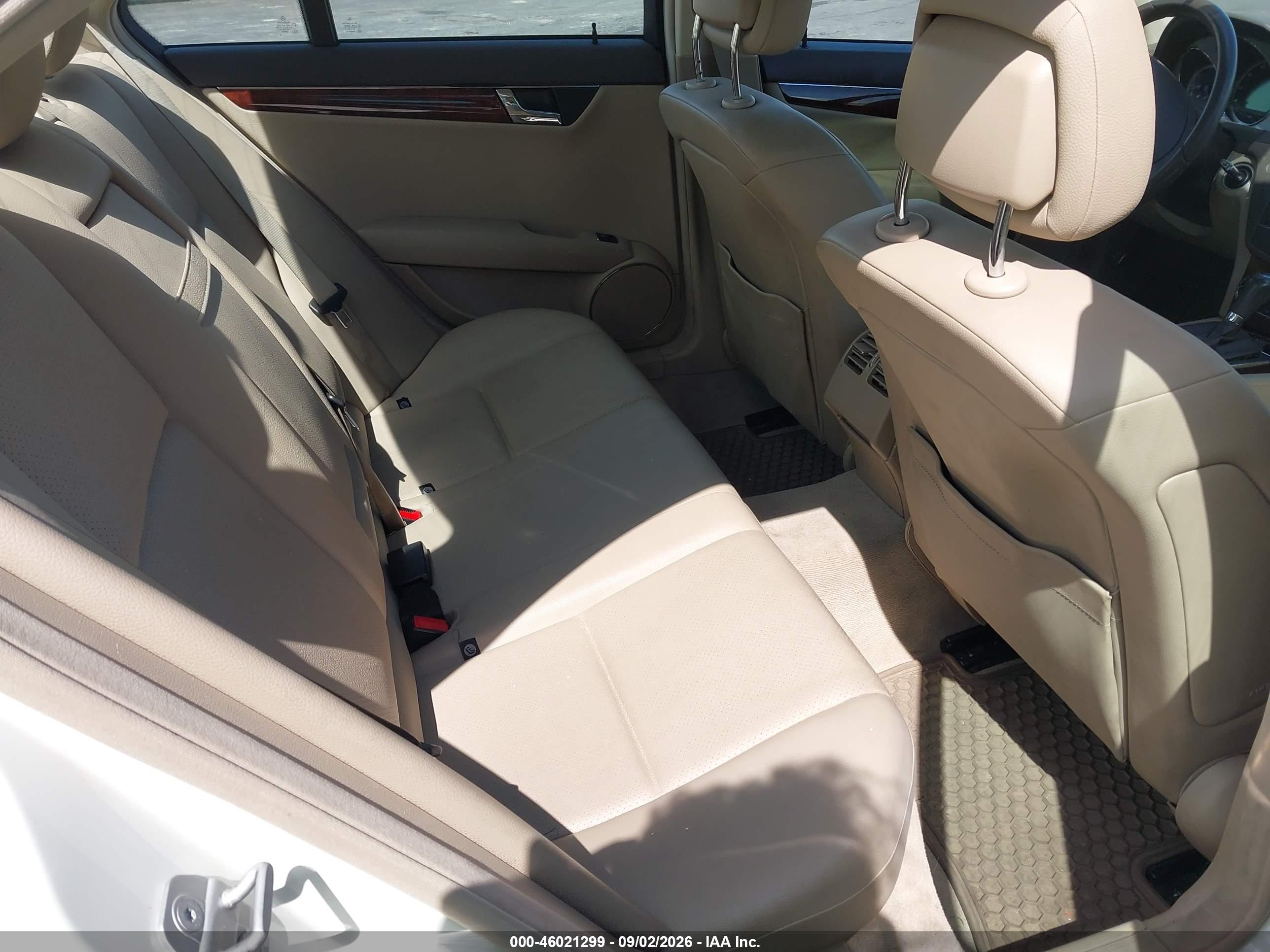 2011 Mercedes-benz C 300 Sport Белый vin: WDDGF5EB8BR137227