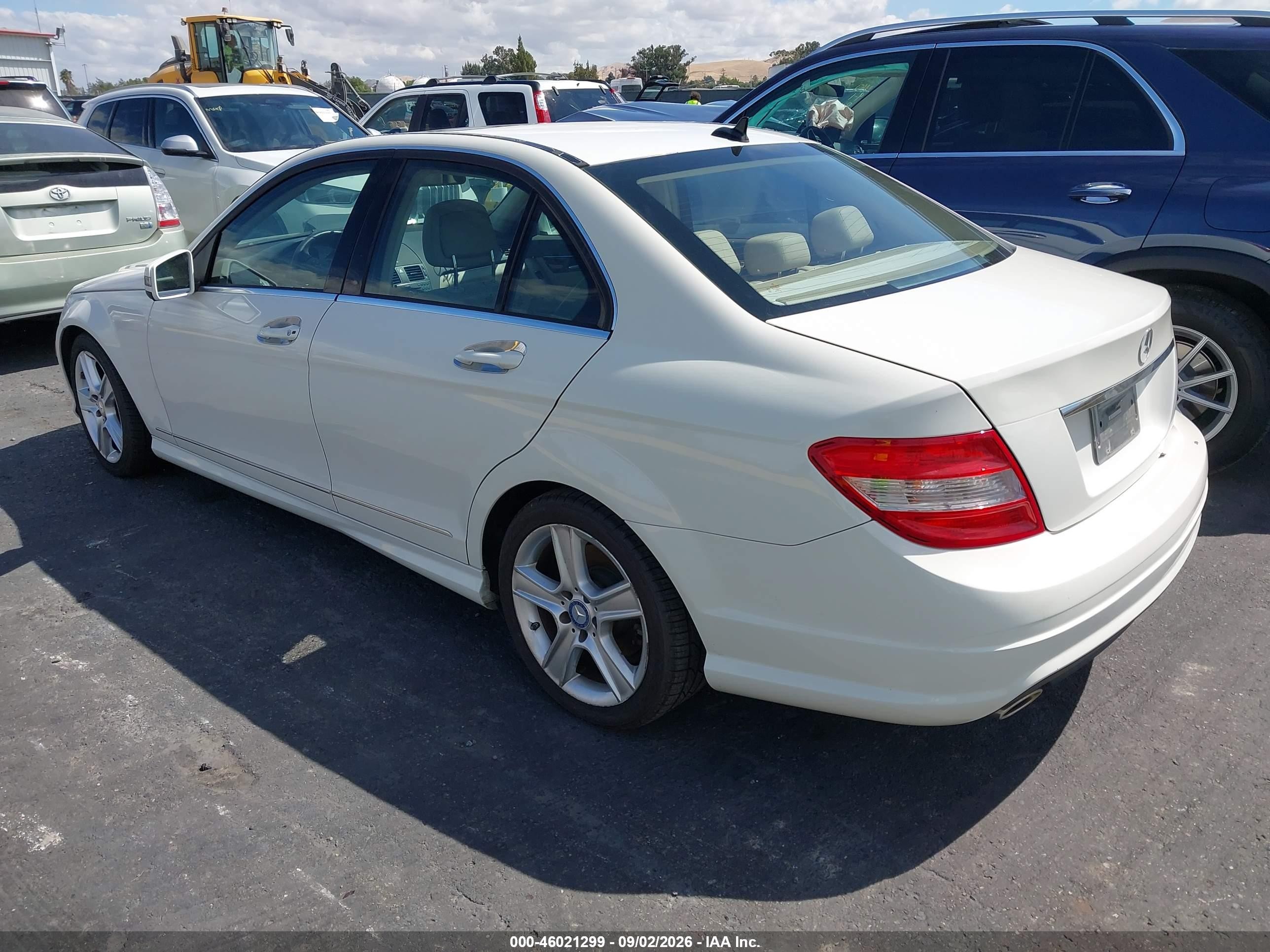 2011 Mercedes-benz C 300 Sport Белый vin: WDDGF5EB8BR137227