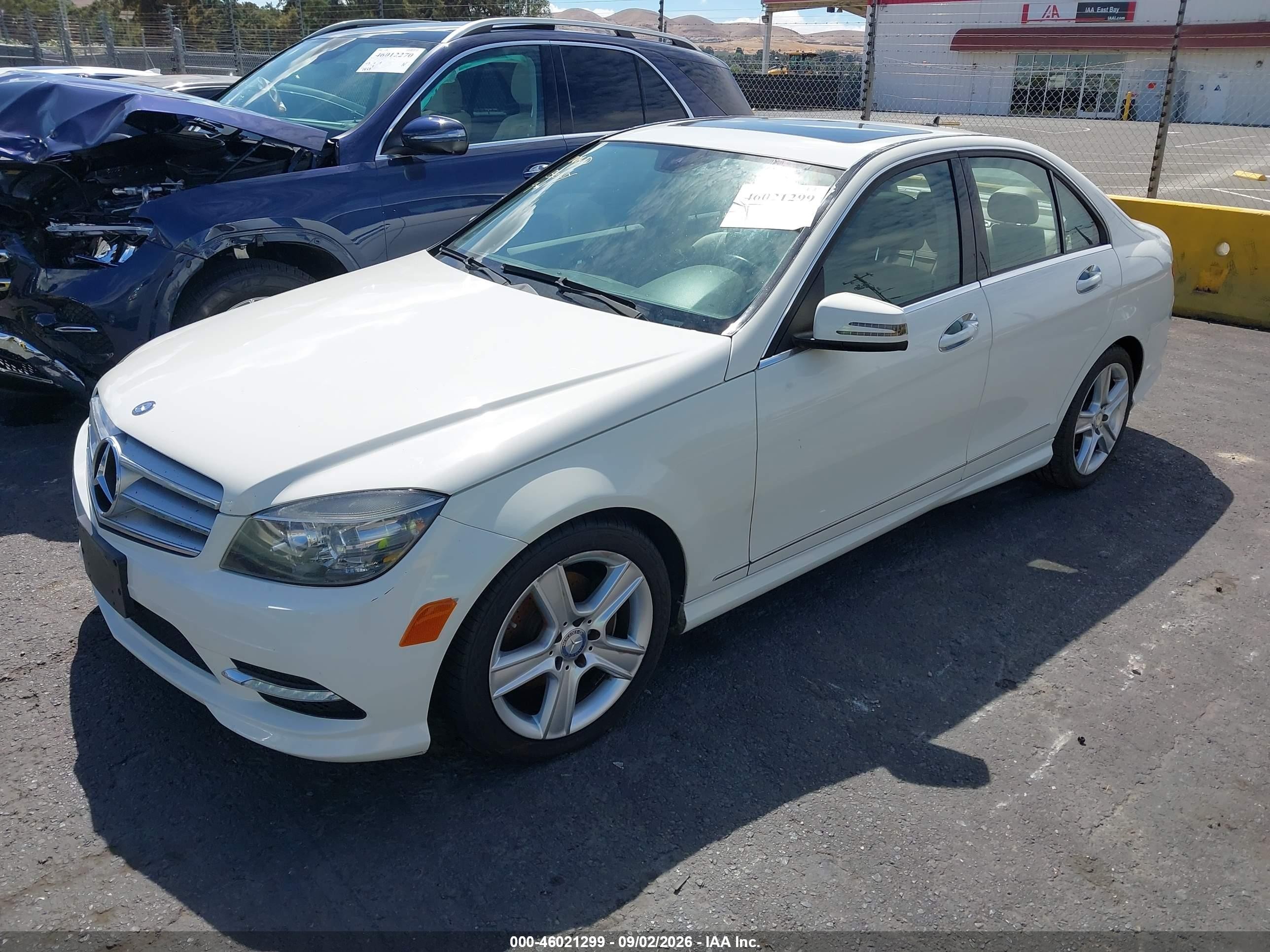 2011 Mercedes-benz C 300 Sport Белый vin: WDDGF5EB8BR137227