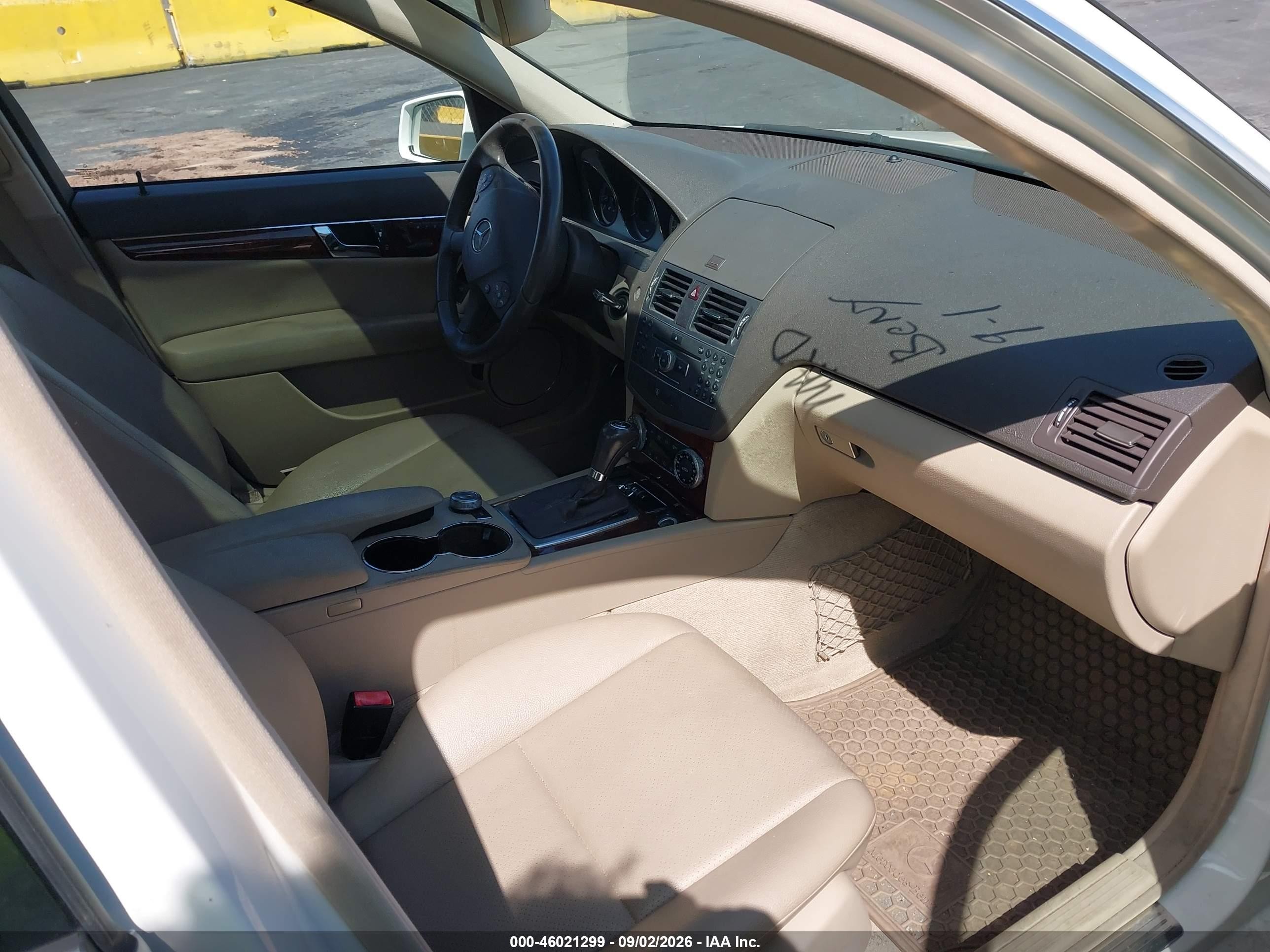 2011 Mercedes-benz C 300 Sport Белый vin: WDDGF5EB8BR137227