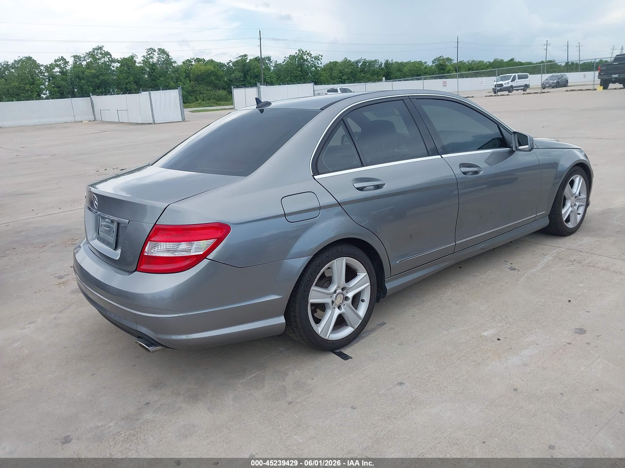2011 Mercedes-benz C 300 Luxury/sport Gray vin: WDDGF5EB8BR138071