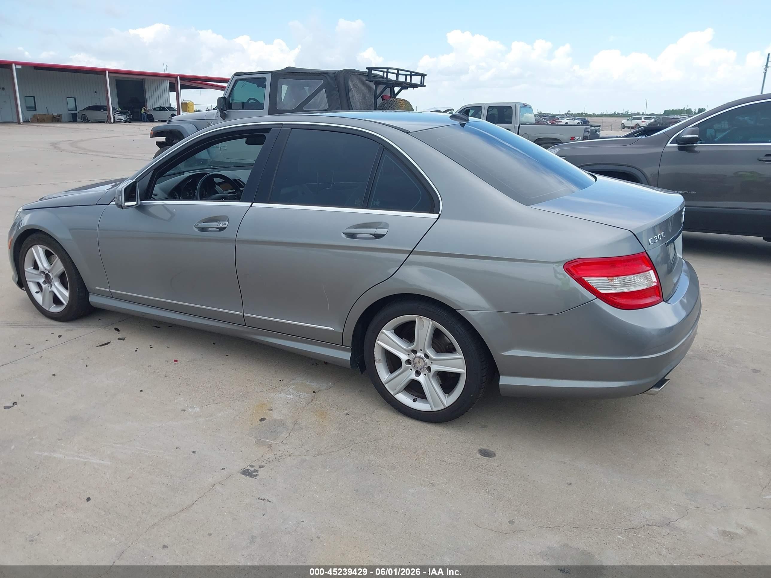 2011 Mercedes-benz C 300 Luxury/sport Gray vin: WDDGF5EB8BR138071