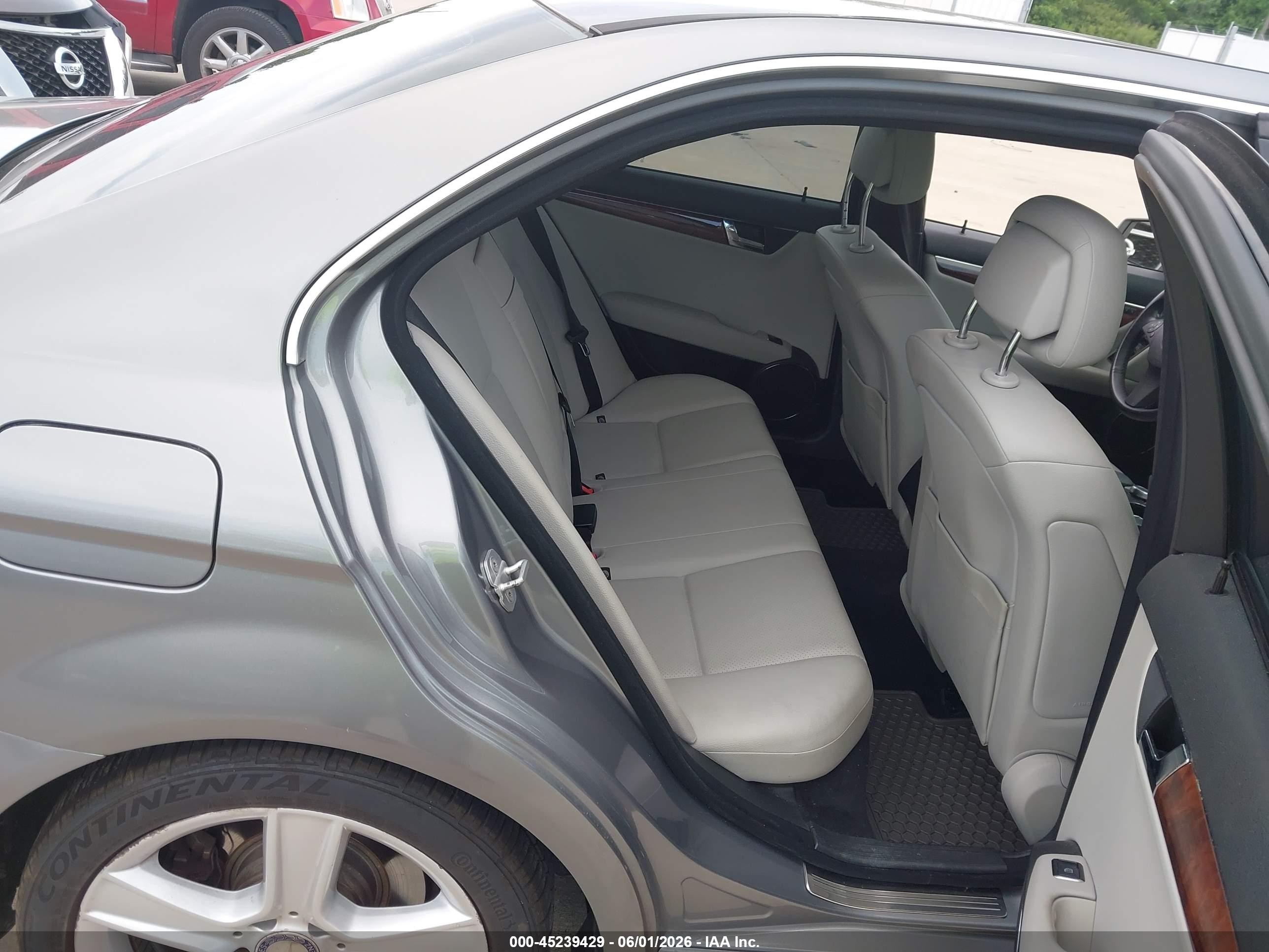 2011 Mercedes-benz C 300 Luxury/sport Gray vin: WDDGF5EB8BR138071