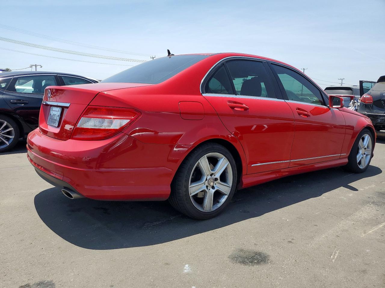 2011 Mercedes-benz C 300 Red vin: WDDGF5EB8BR152214