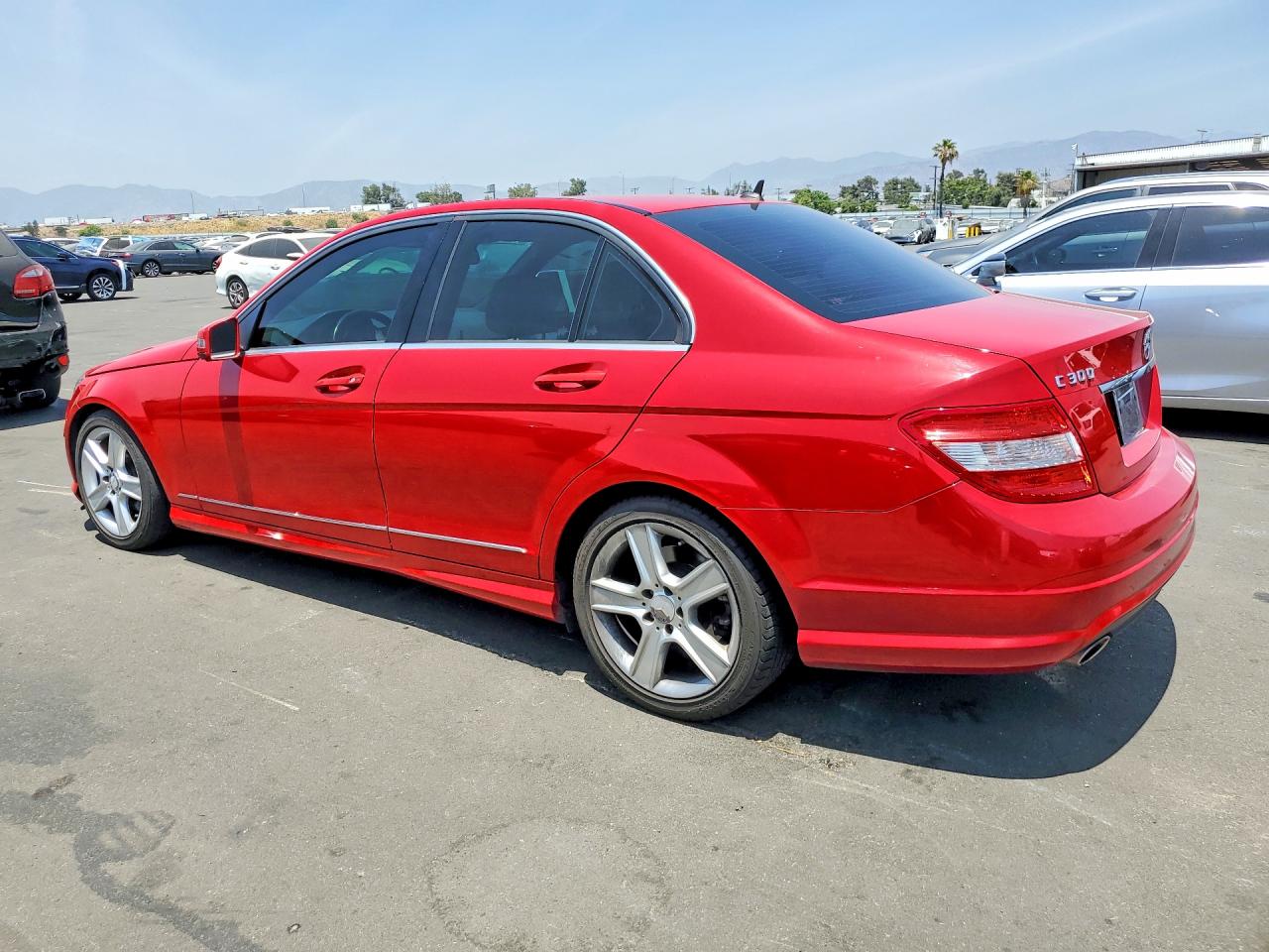 2011 Mercedes-benz C 300 Red vin: WDDGF5EB8BR152214