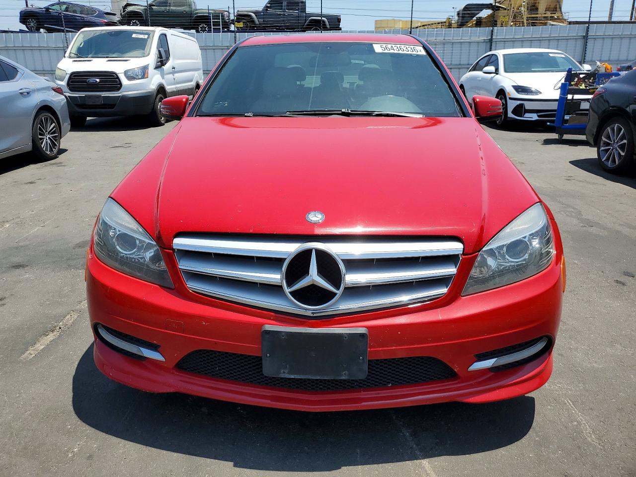 2011 Mercedes-benz C 300 Red vin: WDDGF5EB8BR152214