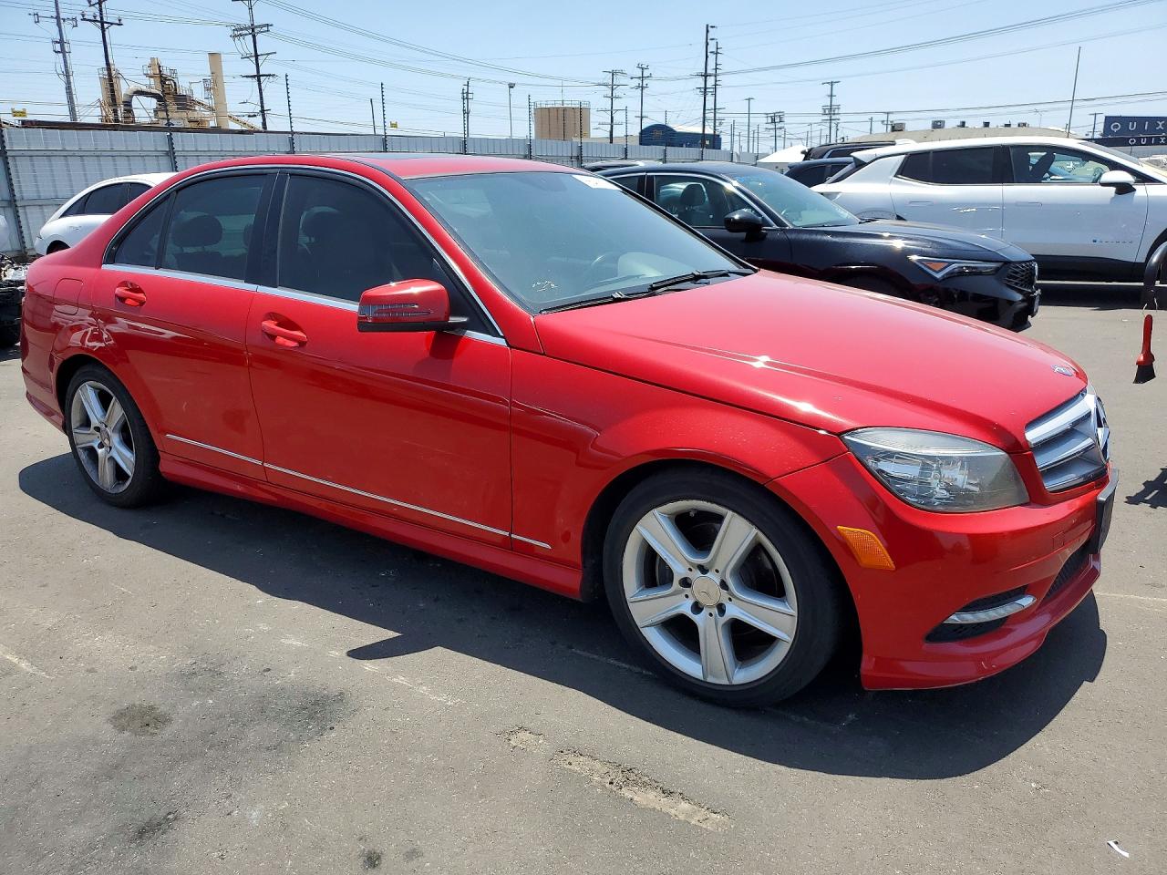 2011 Mercedes-benz C 300 Red vin: WDDGF5EB8BR152214