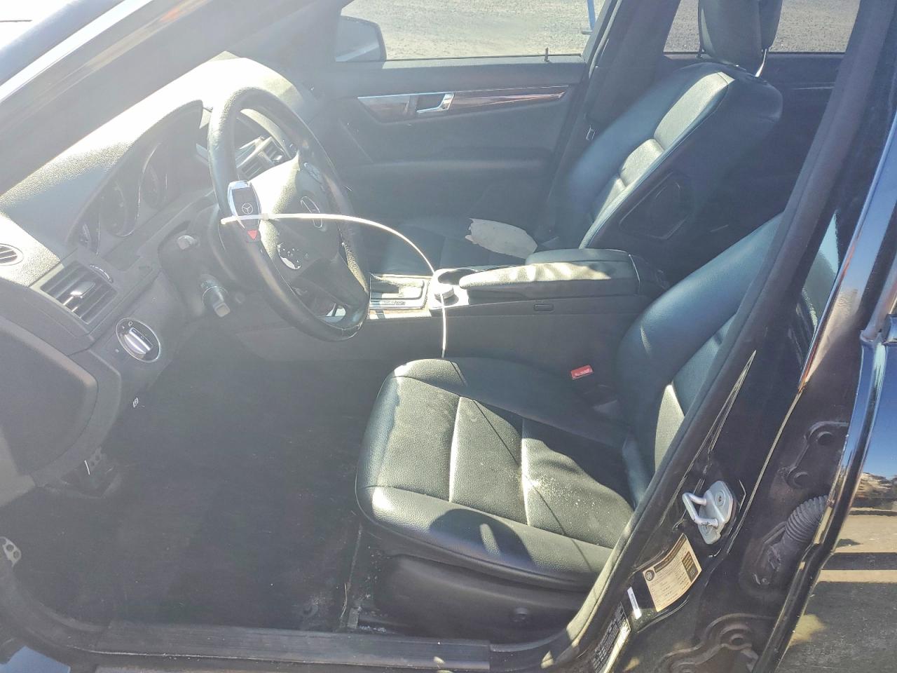 2011 Mercedes-benz C 300 Черный vin: WDDGF5EB8BR156067