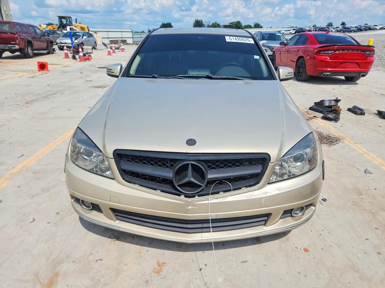 2011 Mercedes-benz C 300 Beige vin: WDDGF5EB8BR171135