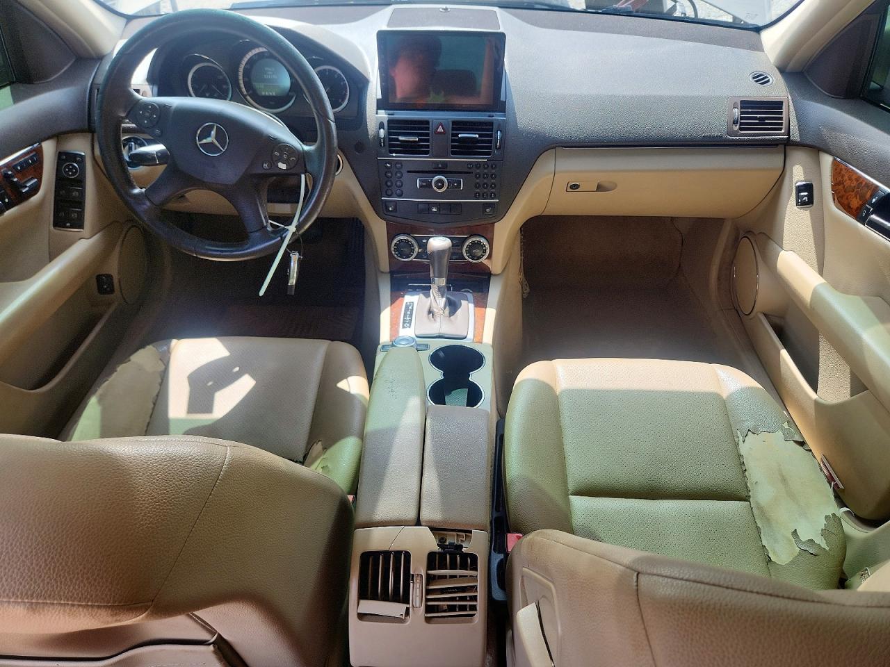 2011 Mercedes-benz C 300 Beige vin: WDDGF5EB8BR171135