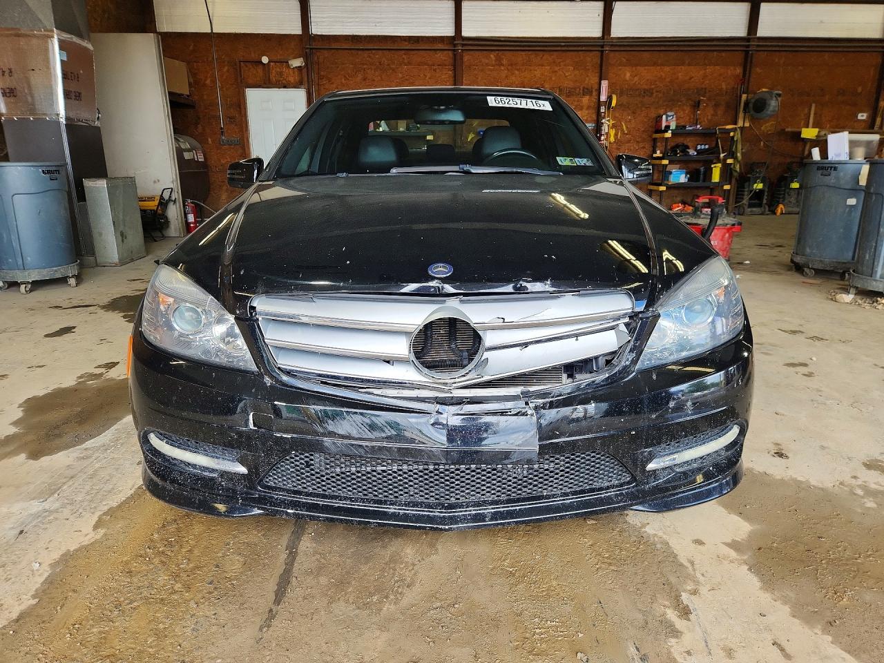 2011 Mercedes-benz C 300 Black vin: WDDGF5EB8BR171250