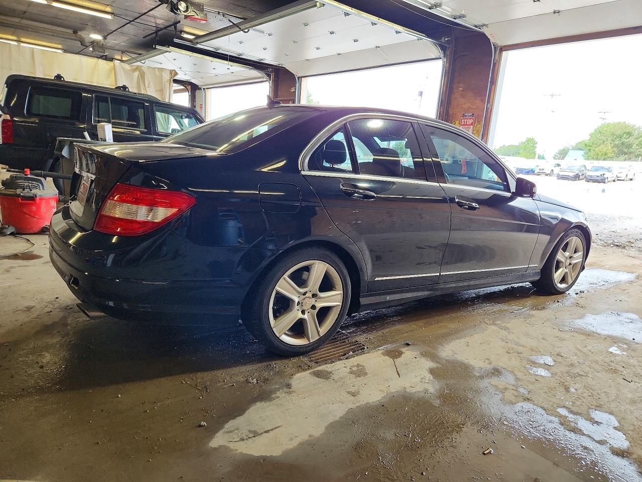2011 Mercedes-benz C 300 Black vin: WDDGF5EB8BR171250