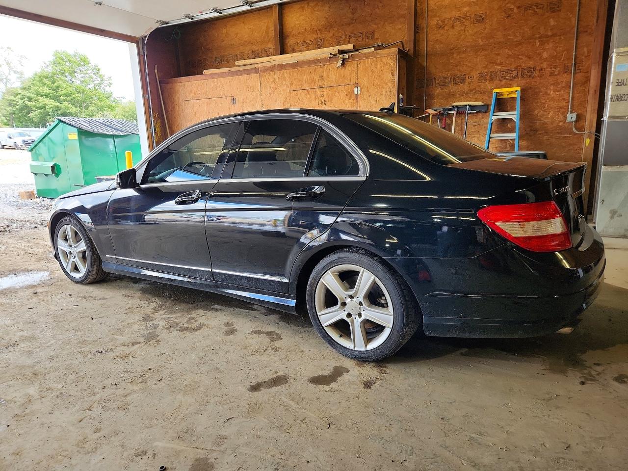 2011 Mercedes-benz C 300 Black vin: WDDGF5EB8BR171250