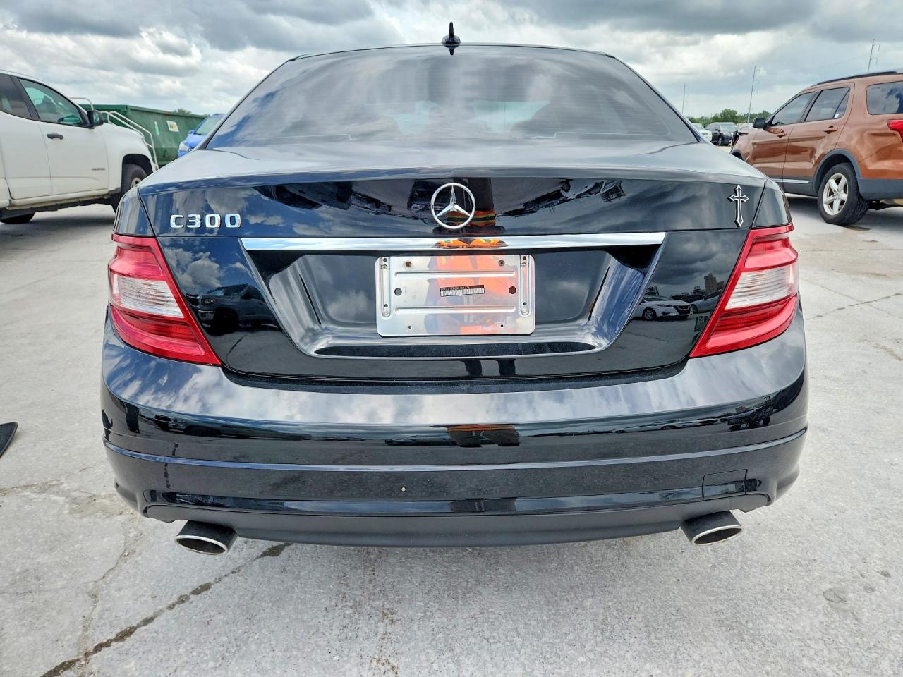 2011 Mercedes-benz C 300 Black vin: WDDGF5EB8BR185276