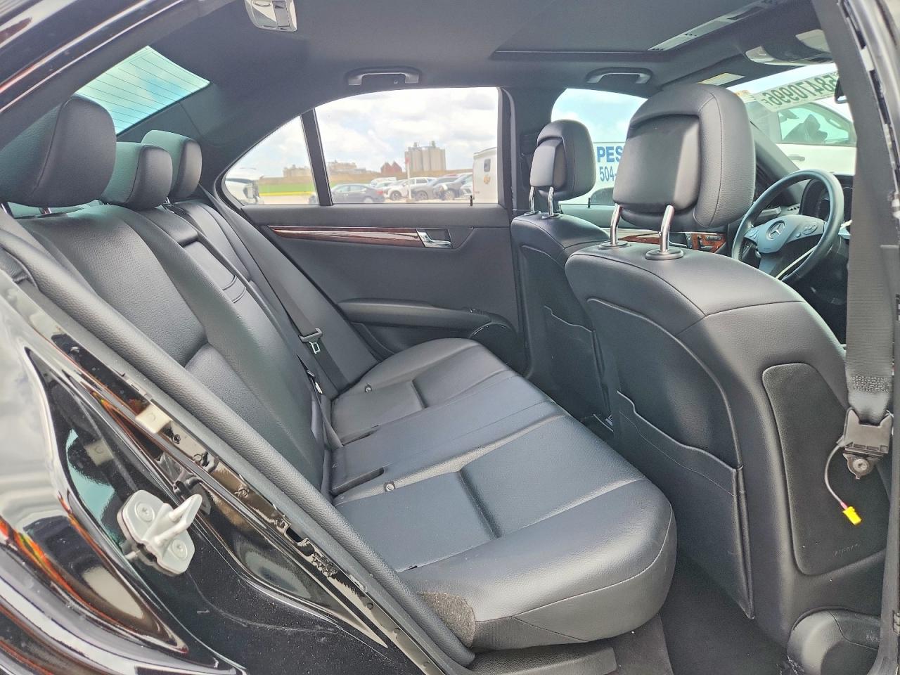2011 Mercedes-benz C 300 Black vin: WDDGF5EB8BR185276