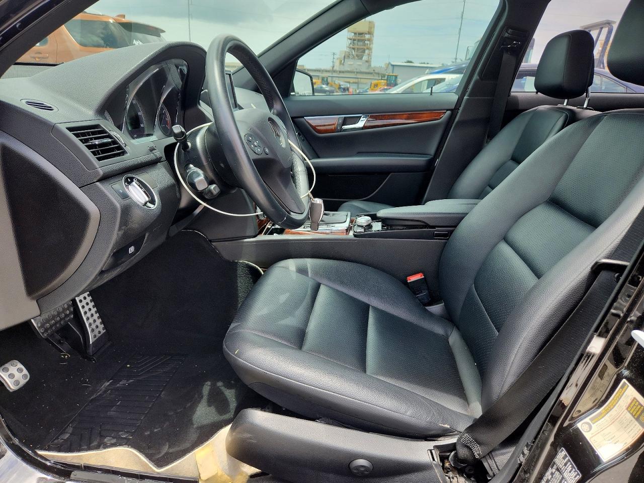 2011 Mercedes-benz C 300 Black vin: WDDGF5EB8BR185276