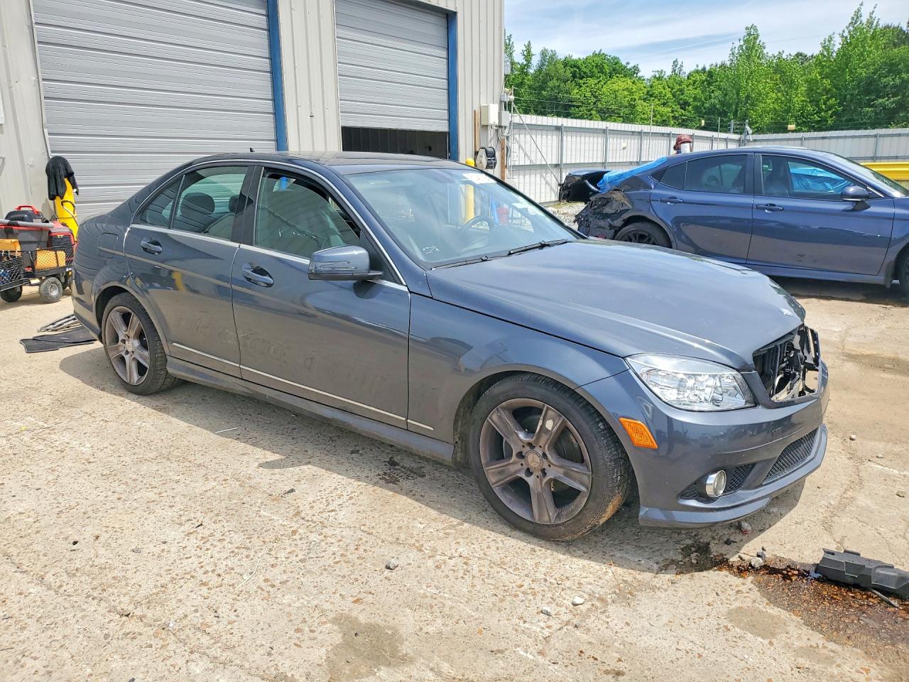 2010 Mercedes-benz C 300 Серебряный vin: WDDGF5EB9AR098355