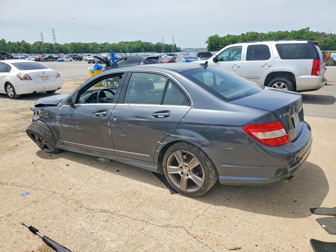 2010 Mercedes-benz C 300 Серебряный vin: WDDGF5EB9AR098355