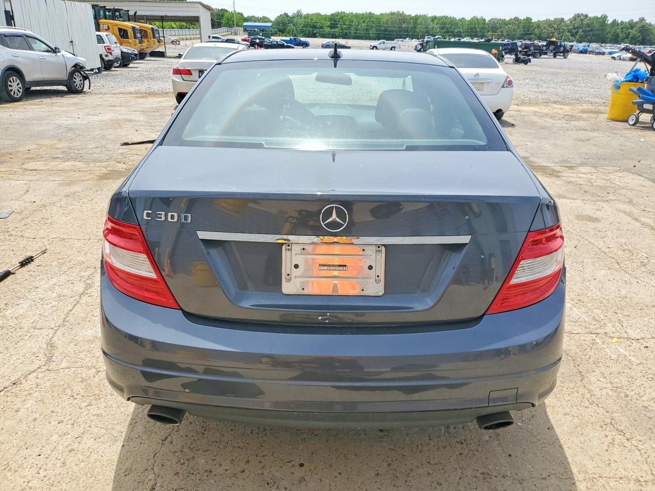 2010 Mercedes-benz C 300 Серебряный vin: WDDGF5EB9AR098355