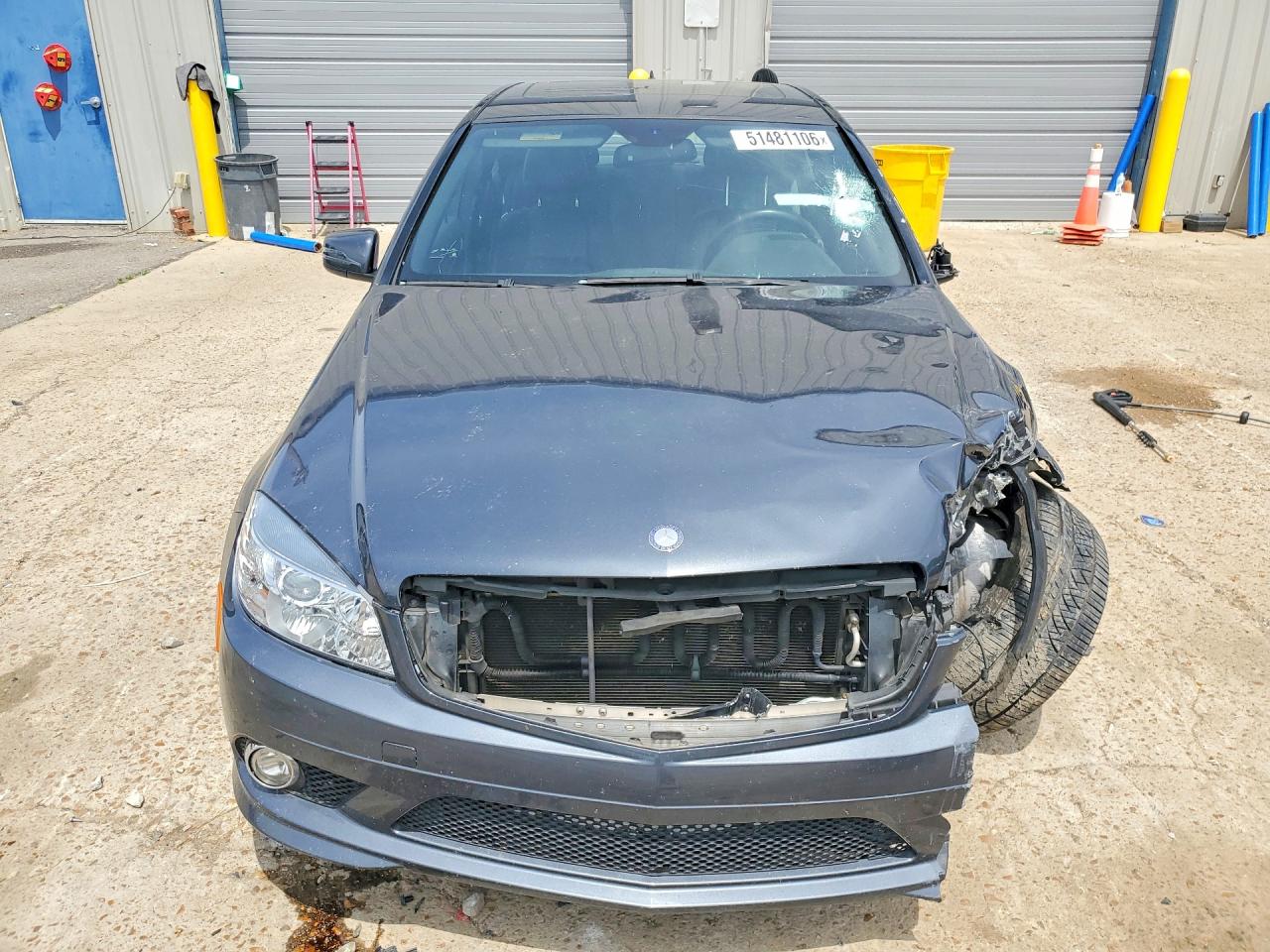 2010 Mercedes-benz C 300 Серебряный vin: WDDGF5EB9AR098355