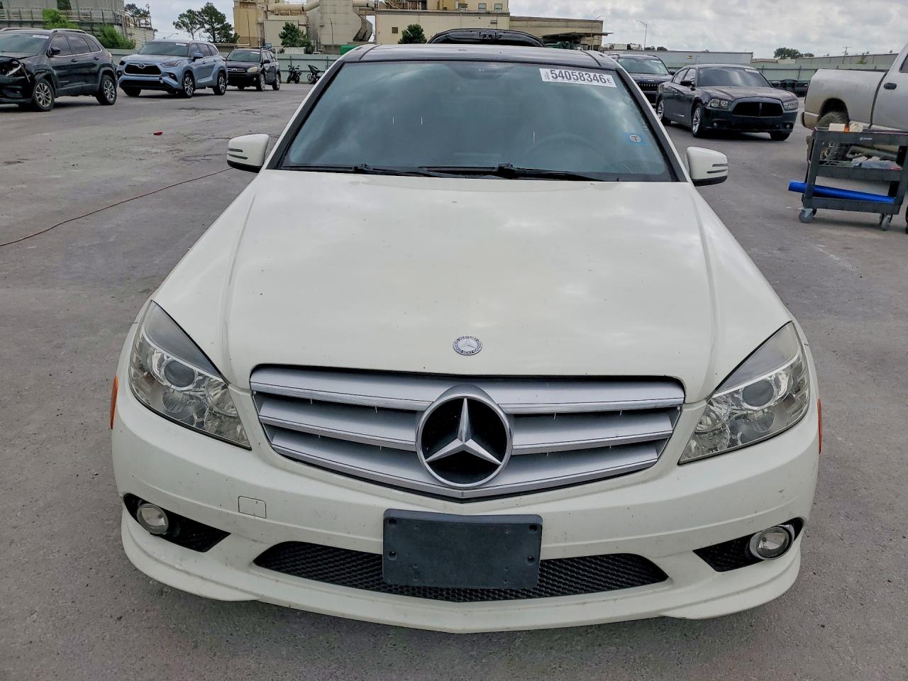 2010 Mercedes-benz C 300 White vin: WDDGF5EB9AR126252