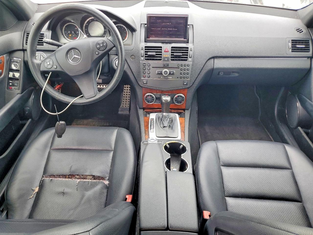 2010 Mercedes-benz C 300 White vin: WDDGF5EB9AR126252