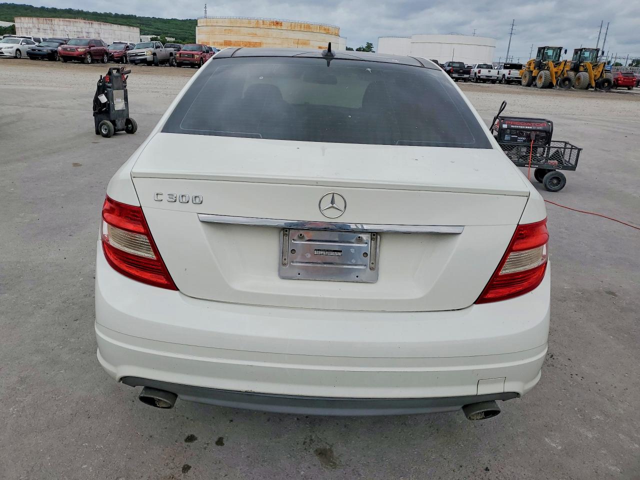 2010 Mercedes-benz C 300 White vin: WDDGF5EB9AR126252